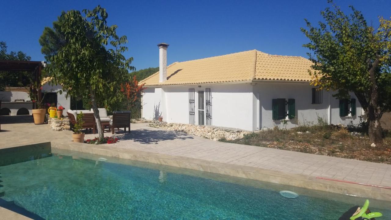 Dorinda Apartment Agia Marina  Luaran gambar