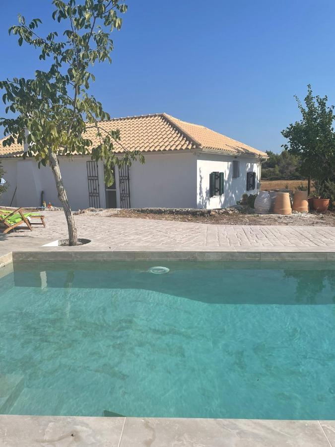 Dorinda Apartment Agia Marina  Luaran gambar
