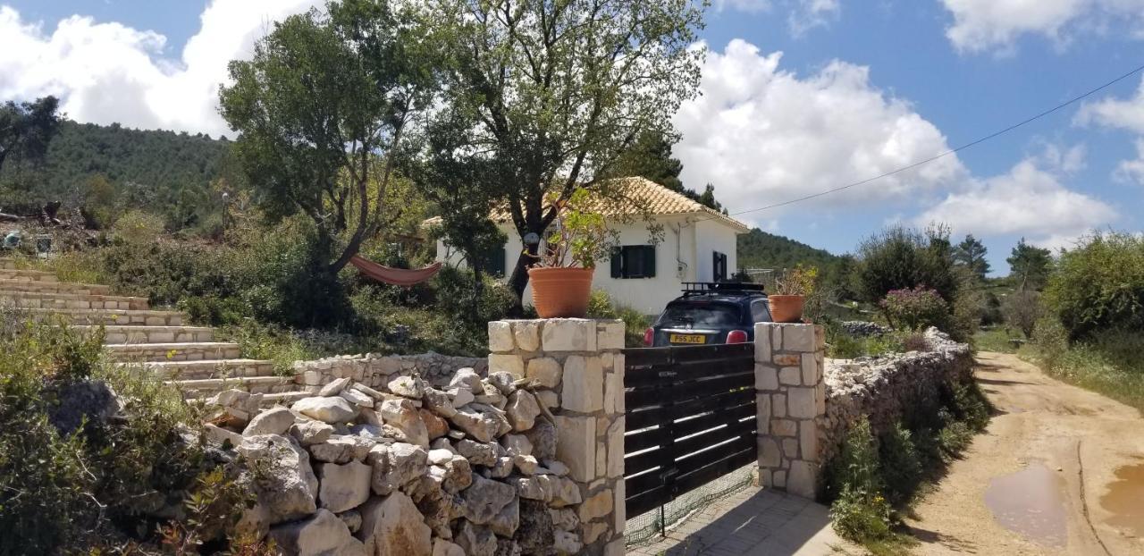 Dorinda Apartment Agia Marina  Luaran gambar